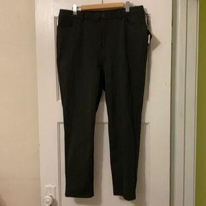 NWT Olive Green Ava and Viv Ponte Pants 💚